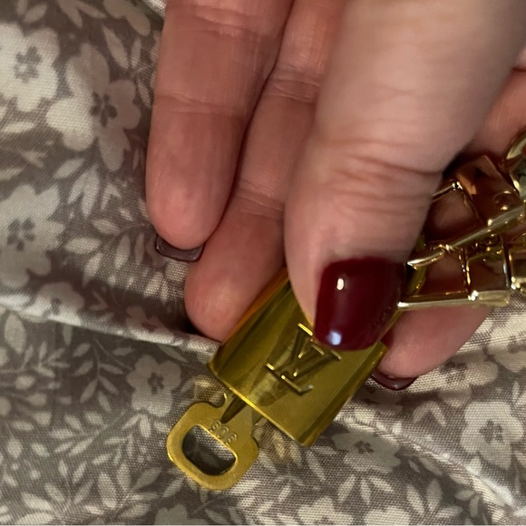 Louis Vuitton padlock and key - Picture 3 of 5